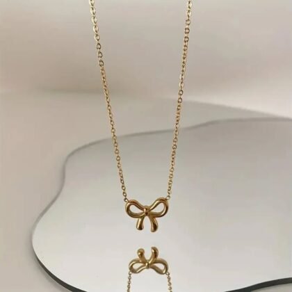 Élise Bow Necklace