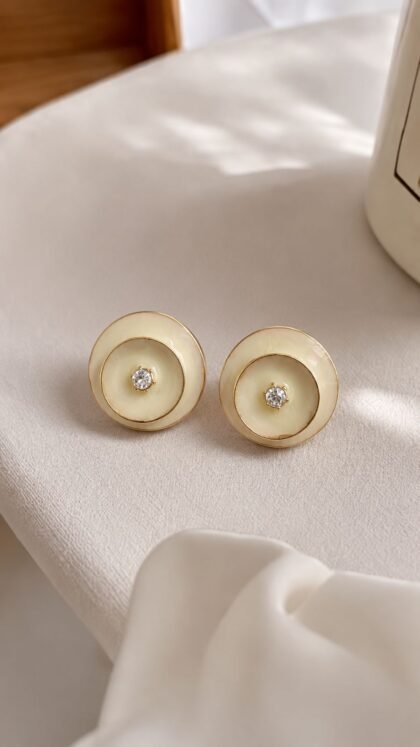 Cream Gold Round Stud Earrings